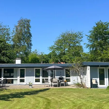 4 Bedroom In Dom wakacyjny *